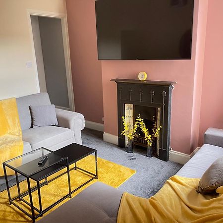 Hometel Digs Morden Comfy Home Can Sleep 11 Leicester Eksteriør bilde