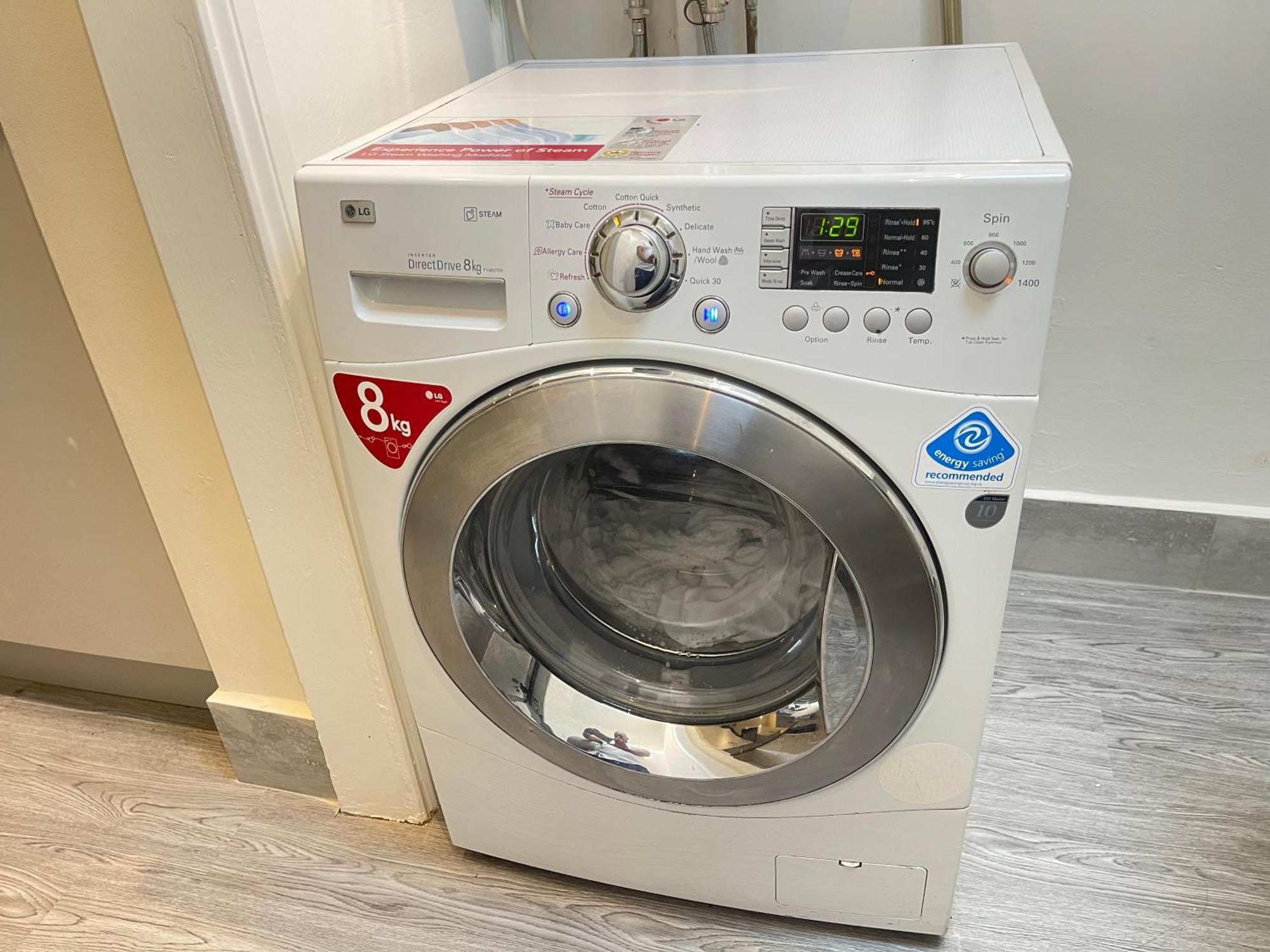 Hometel Digs Morden Comfy Home Can Sleep 11 Leicester Eksteriør bilde
