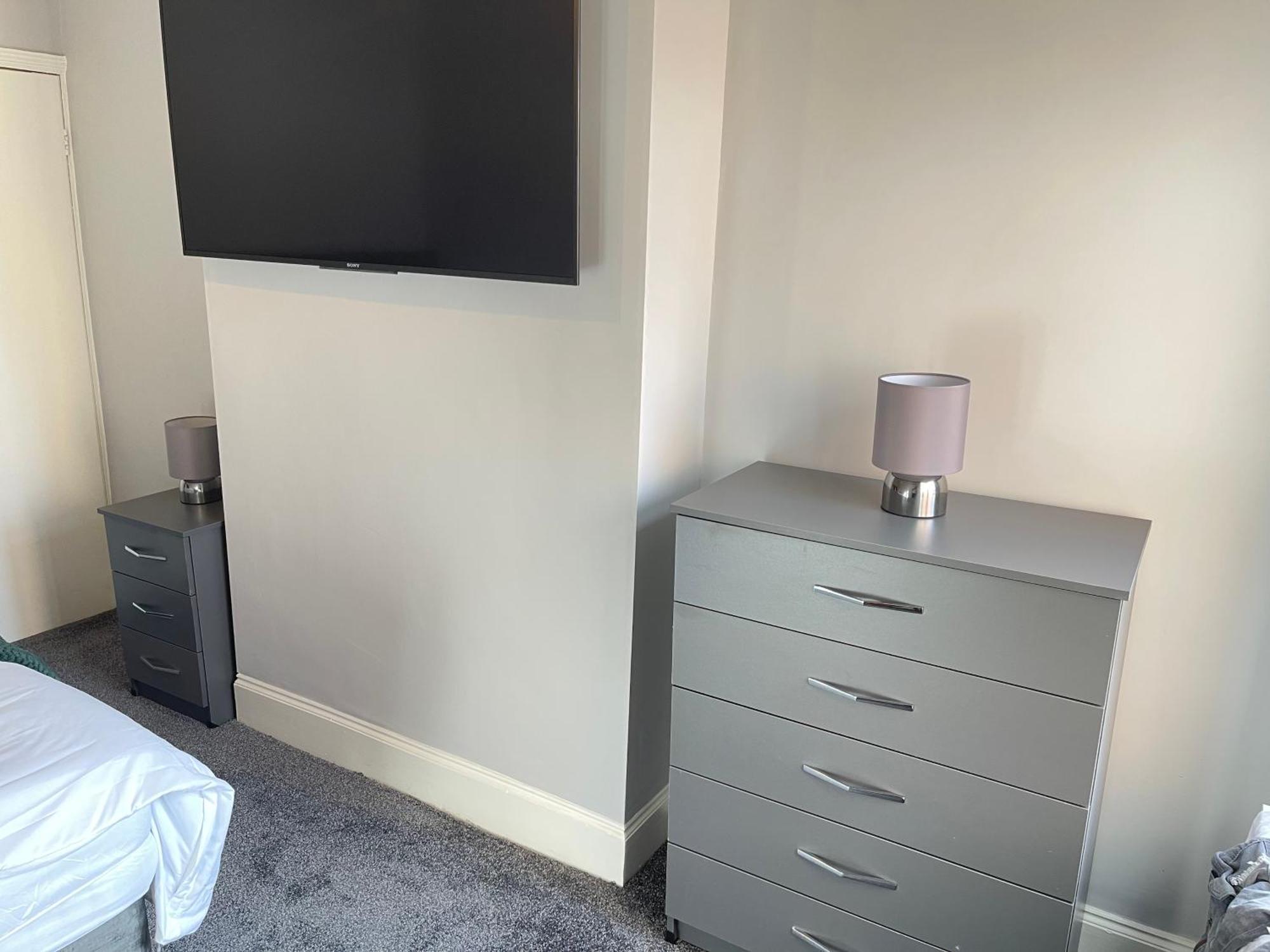 Hometel Digs Morden Comfy Home Can Sleep 11 Leicester Eksteriør bilde